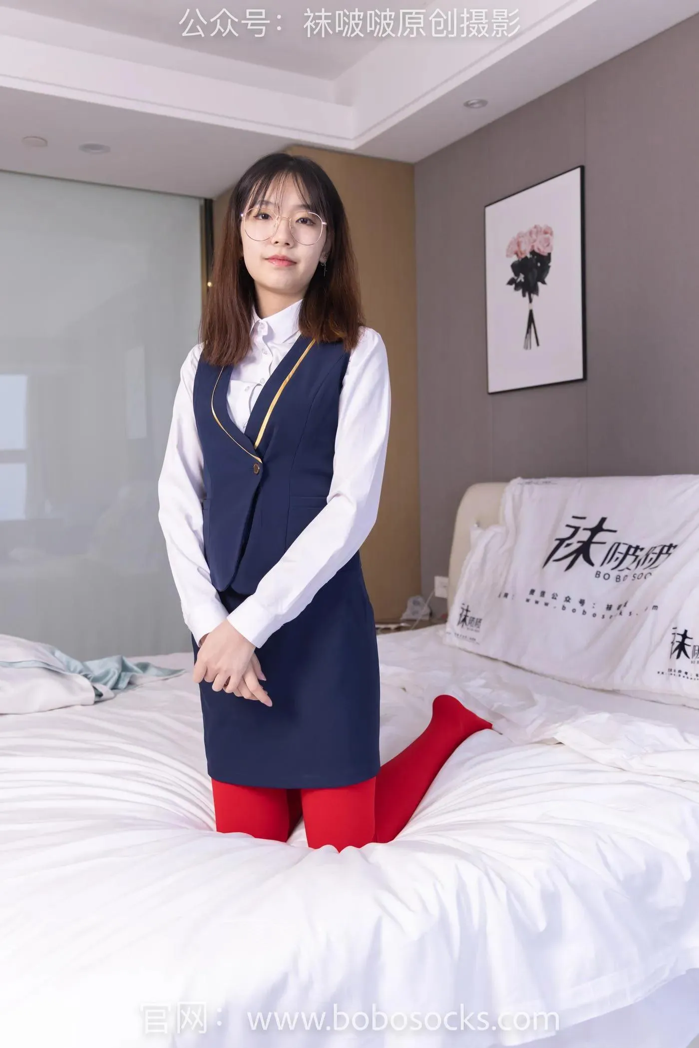 [BoBoSocks袜啵啵]NO.132 小甜豆-aj1板鞋、蓝色短靴、厚黑丝、厚红丝 [145P]插图6